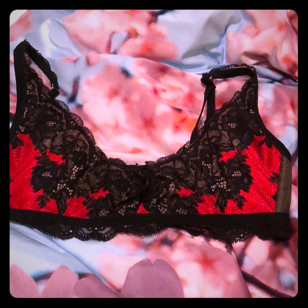 Victoria’s Secret wireless sexy lace bra size L